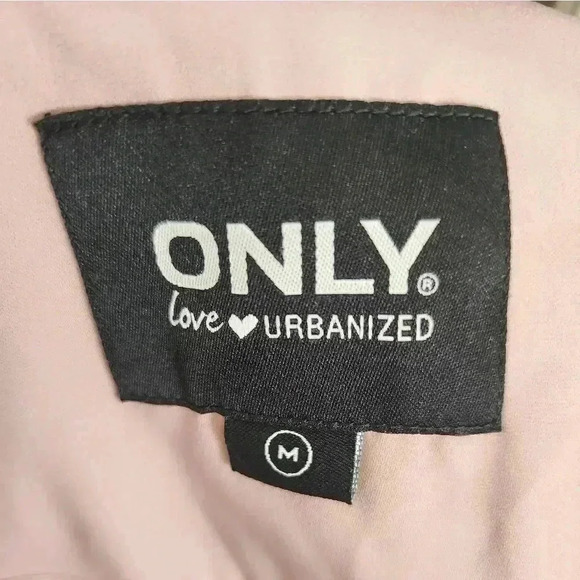 Pink coat - Picture 9 of 11